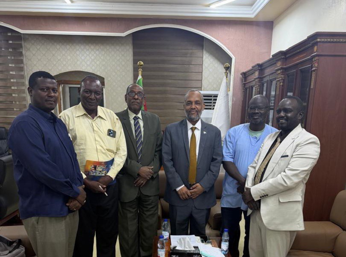 The university director reviews the hospital's rehabilitation, and the Minister of Health confirms support